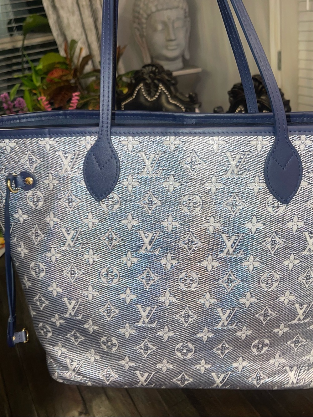 Louis Vuitton Limited Edition Monoglam Neverfull tote and pouch. - Picture 5 of 16